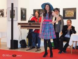 Fashion Show in der Contemplor Galerie Wien am 14. 03. 2024